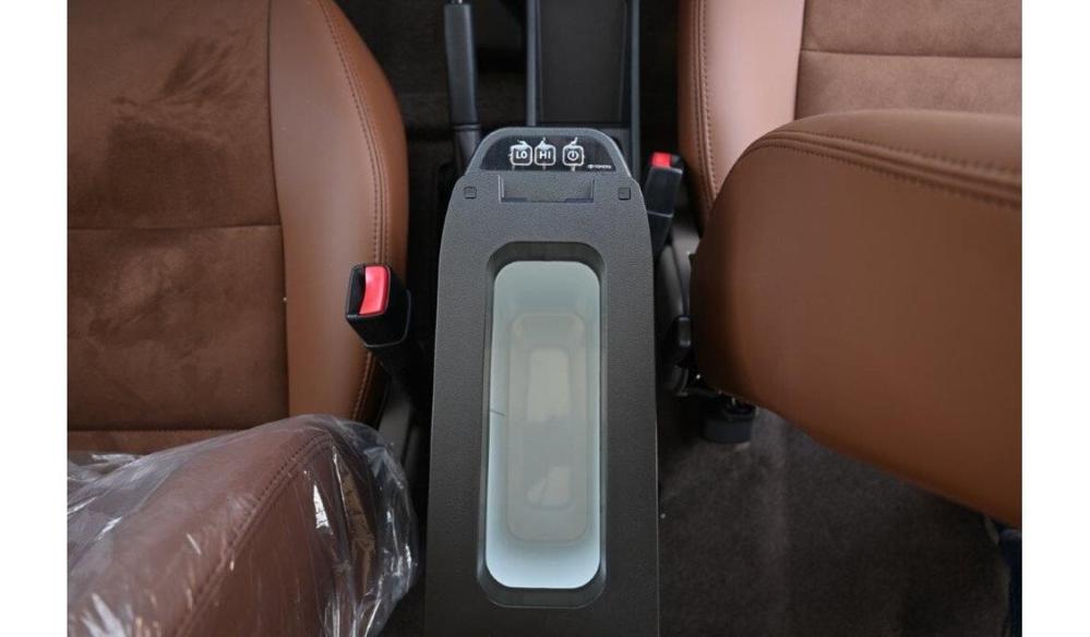 2024款丰田LC71 2.8T 自动挡