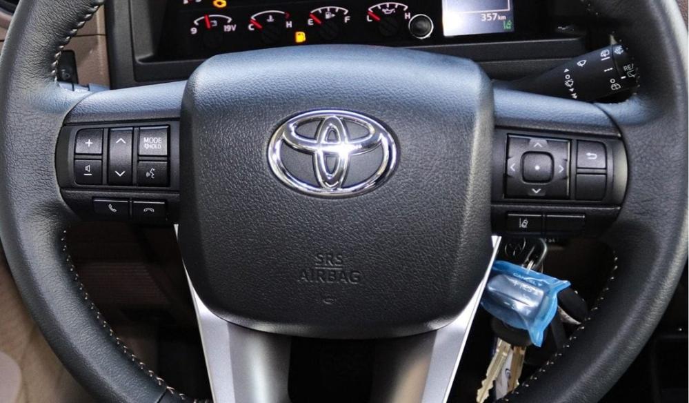 2024款丰田LC71 4.0 自动挡