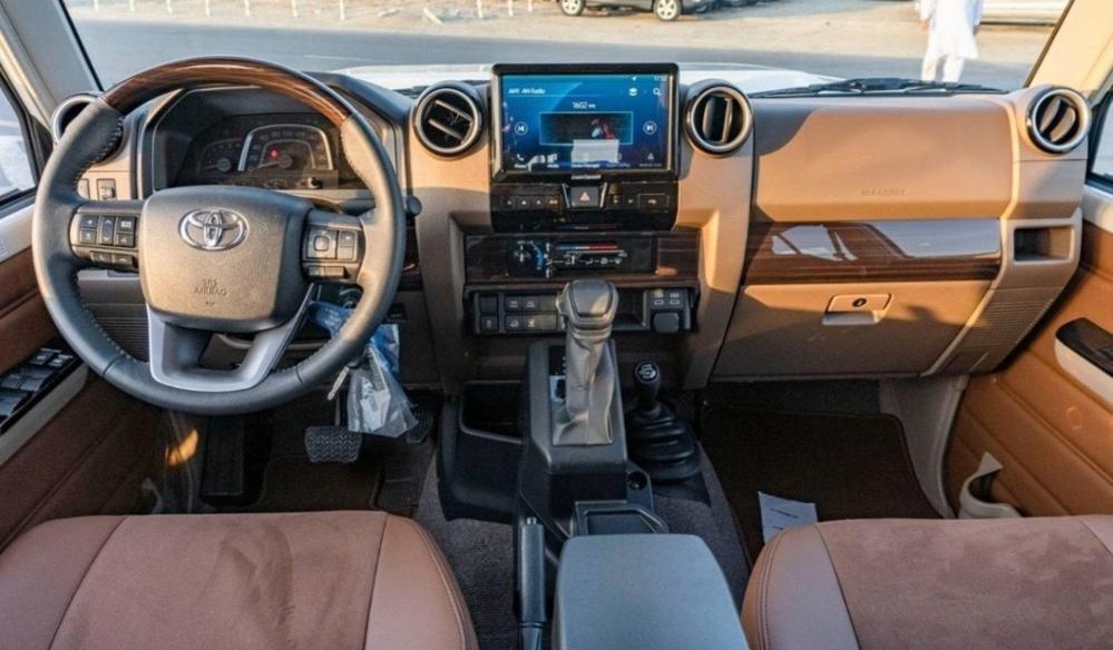 2024款丰田LC76 4.0 自动挡