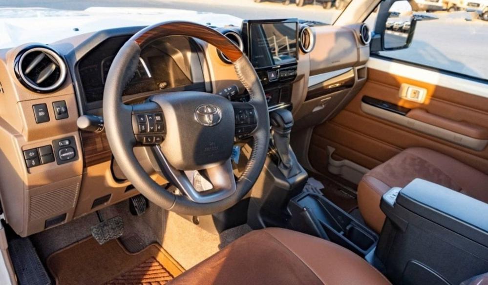 2024款丰田LC76 4.0 自动挡