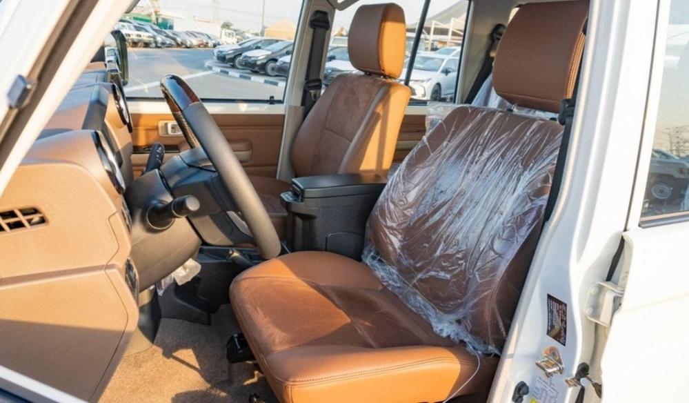 2024款丰田LC76 4.0 自动挡