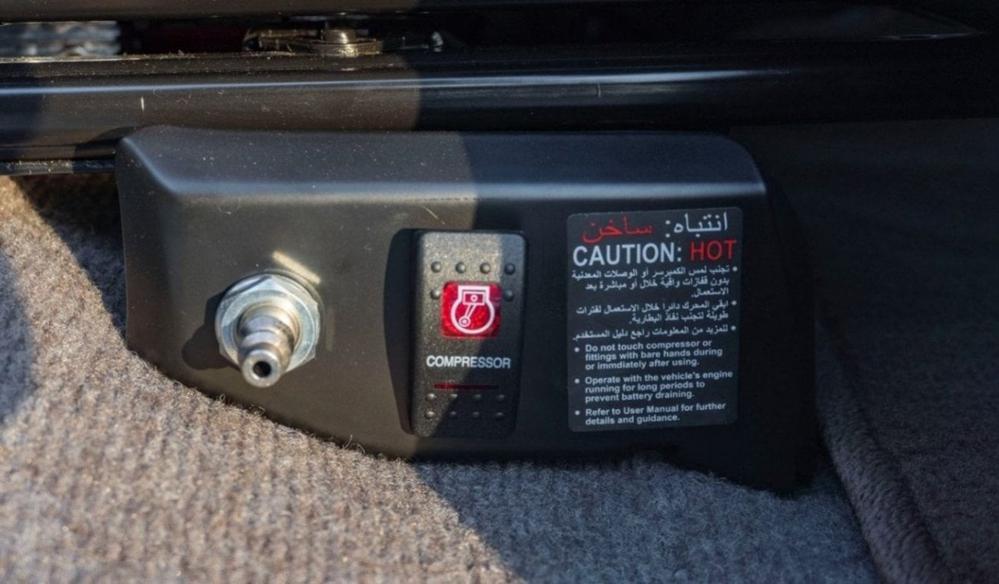 2024款丰田LC76 4.0 自动挡