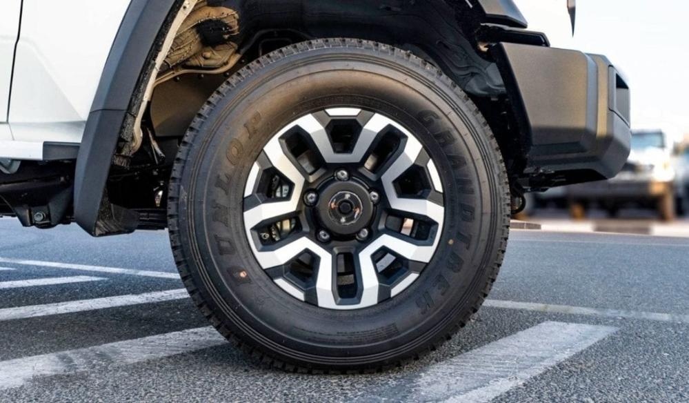 2024款丰田LC76 4.0 自动挡