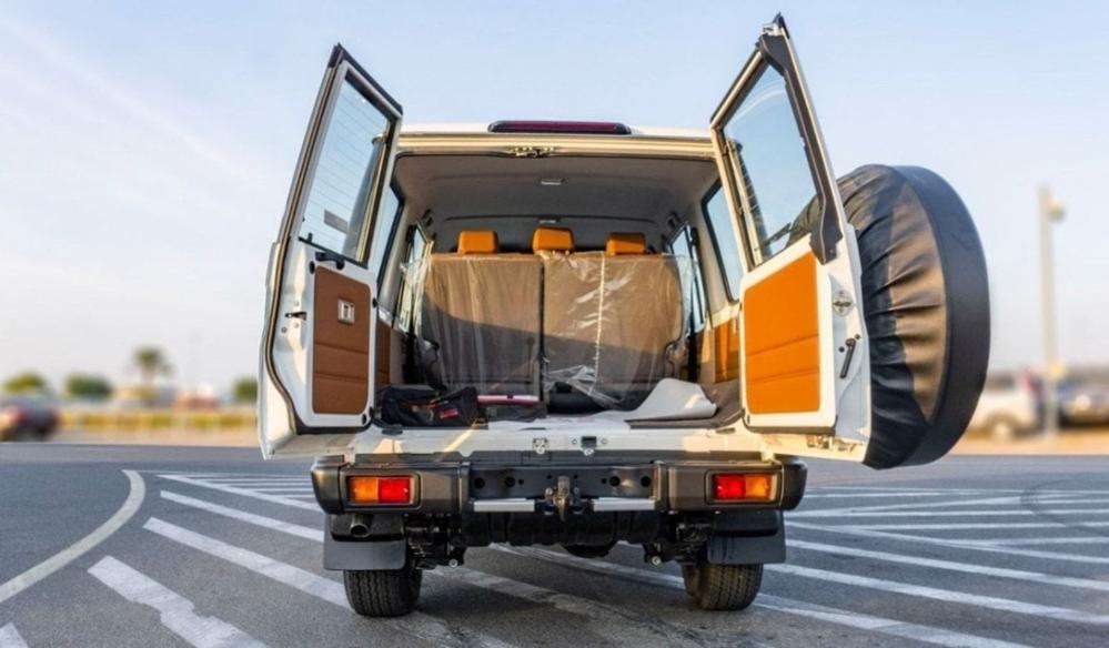 2024款丰田LC76 4.0 自动挡