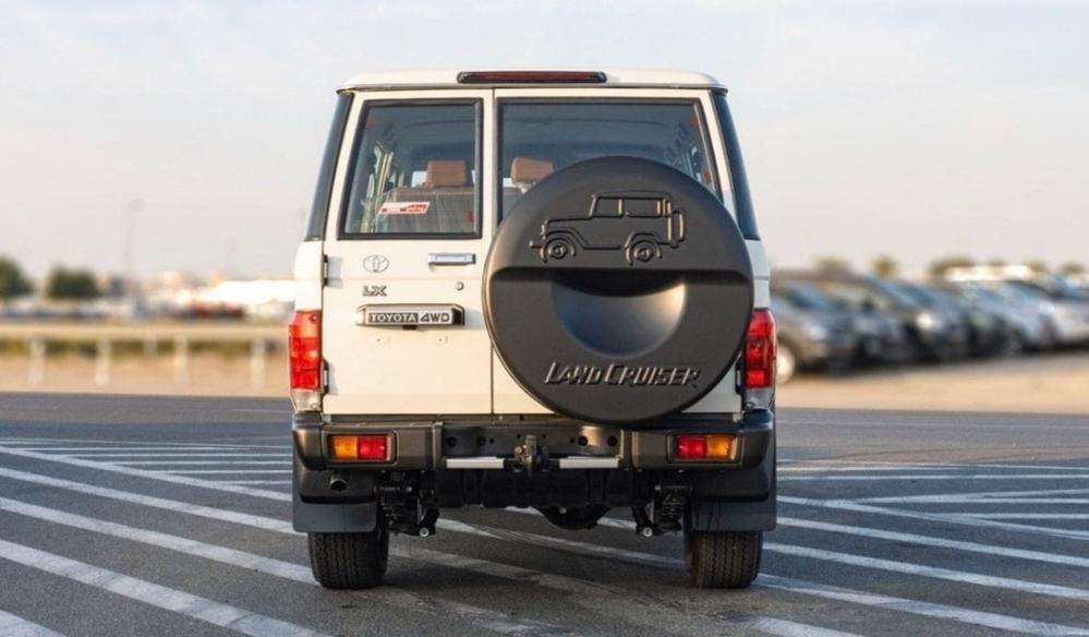 2024款丰田LC76 4.0 自动挡