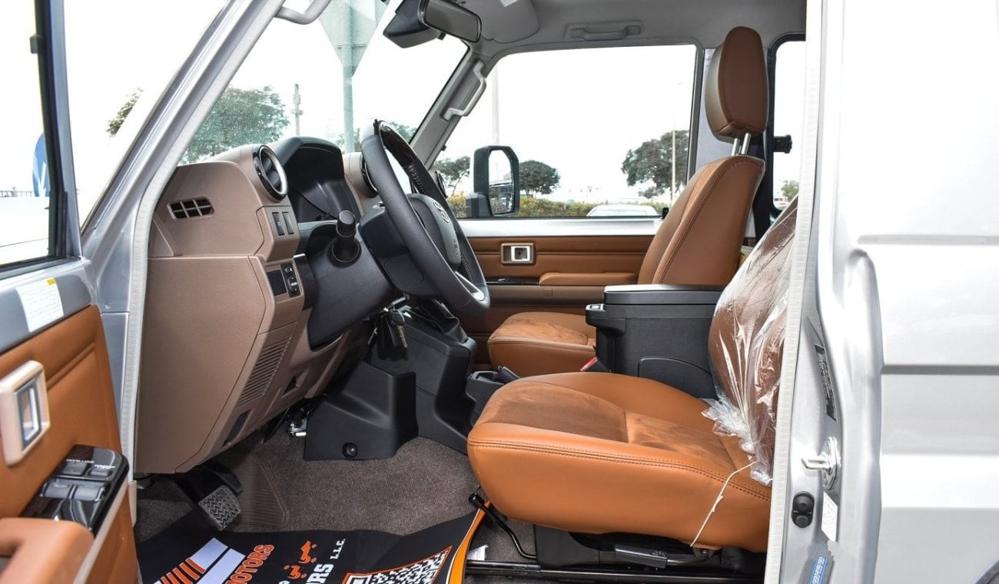 2024款丰田LC71 2.8T 自动挡