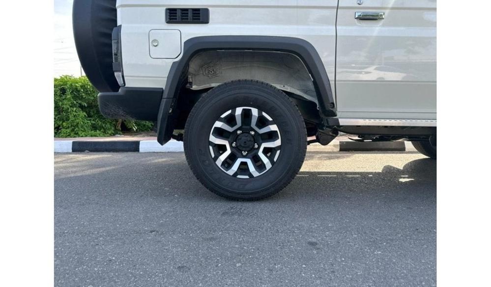 2024款丰田LC71 2.8T 自动挡