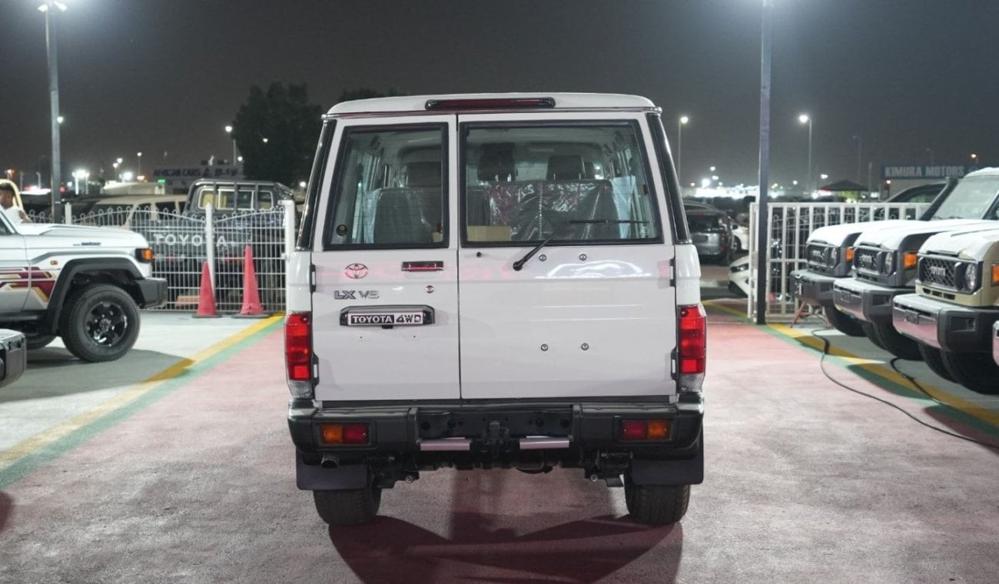 2024款丰田LC76 4.0L 自动挡