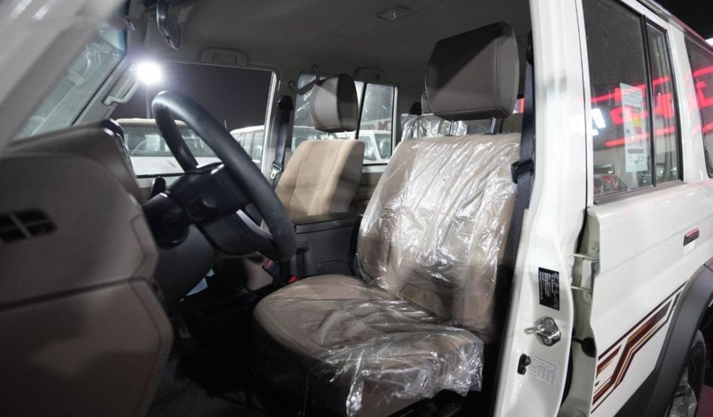 2024款丰田LC76 4.0L 自动挡