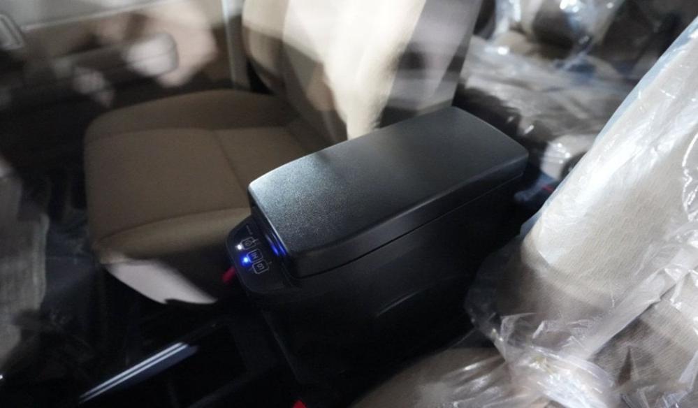 2024款丰田LC76 4.0L 自动挡