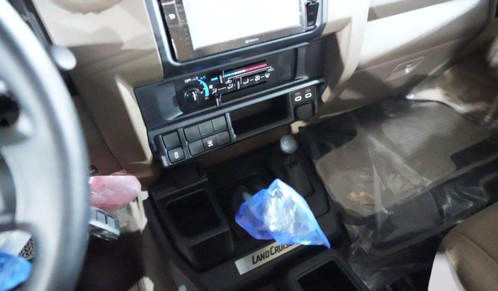 2024款丰田LC76 4.0L 自动挡