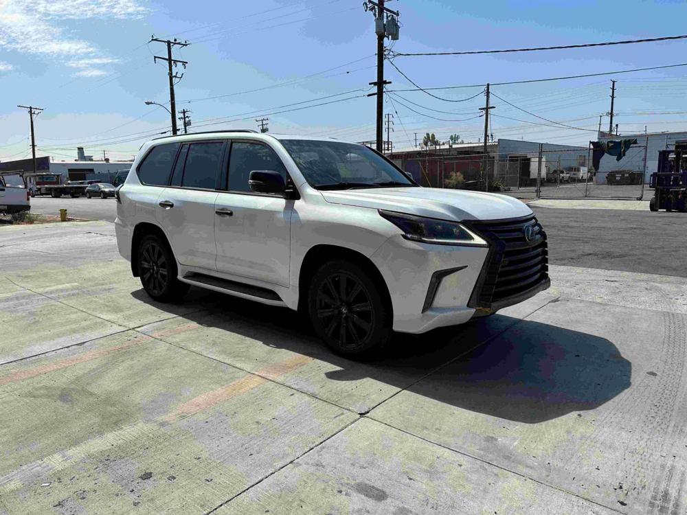 2021款加版雷克萨斯LX570 黑曜版