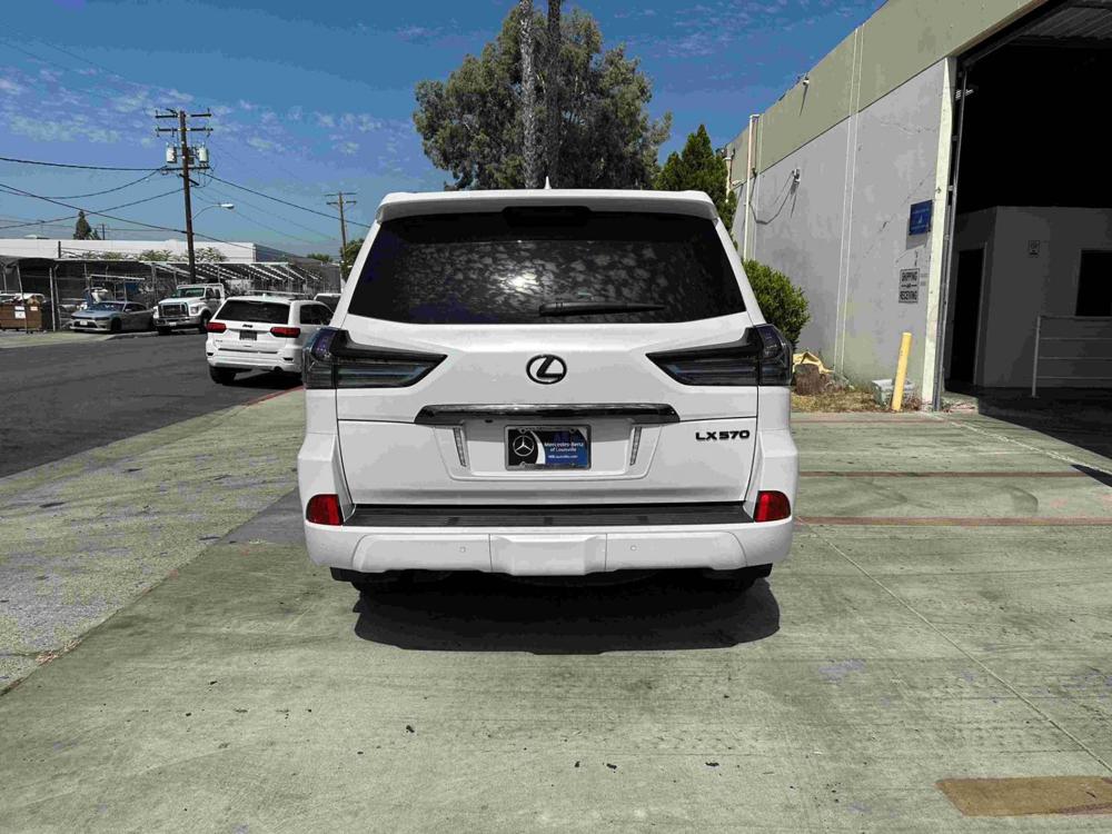 2021款加版雷克萨斯LX570 黑曜版