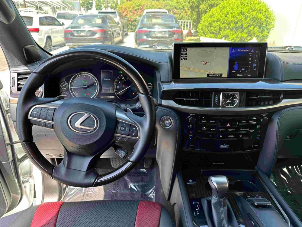 2021款加版雷克萨斯LX570 黑曜版