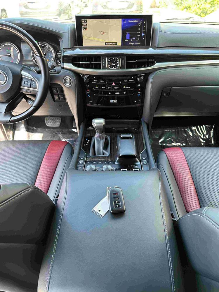 2021款加版雷克萨斯LX570 黑曜版