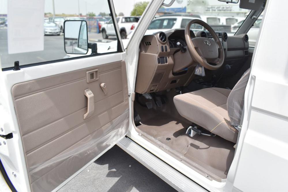 2023款中东版丰田LC78