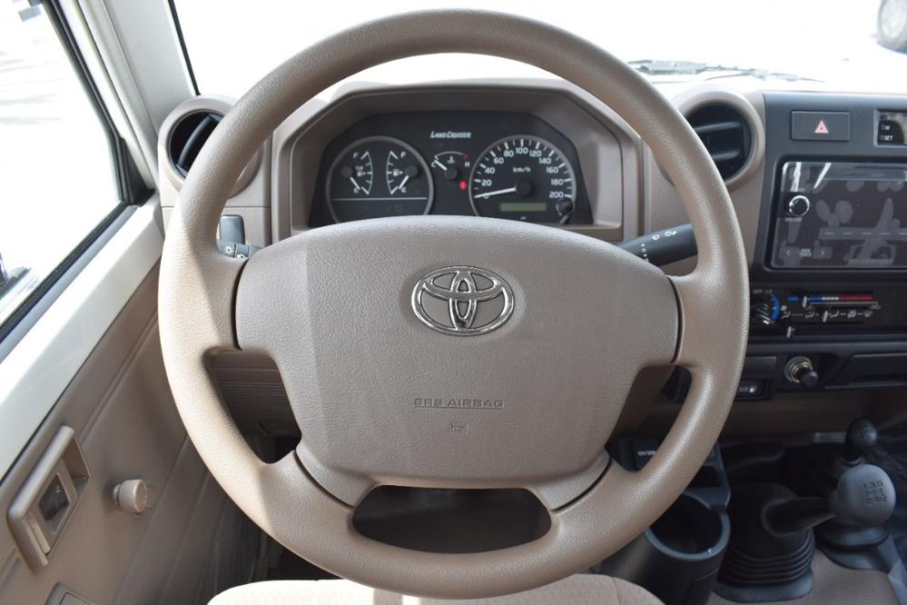 2023款中东版丰田LC78