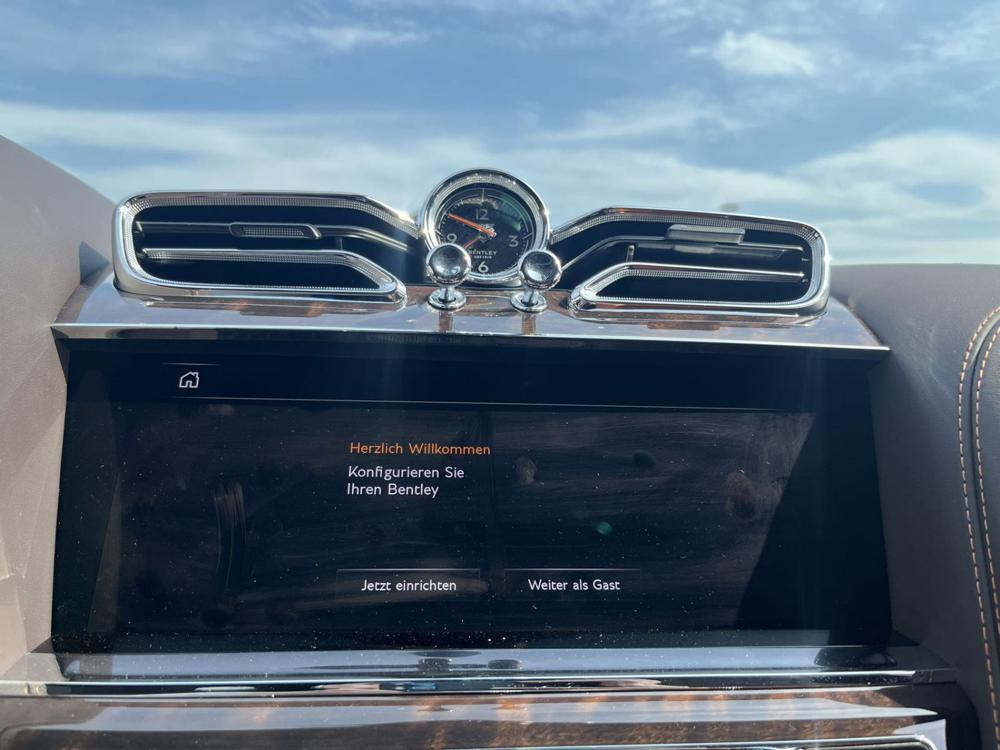 2023款欧规宾利添越4.0T V8加长版