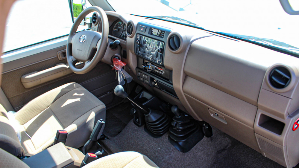 2023款丰田兰德酷路泽LC76 柴油版