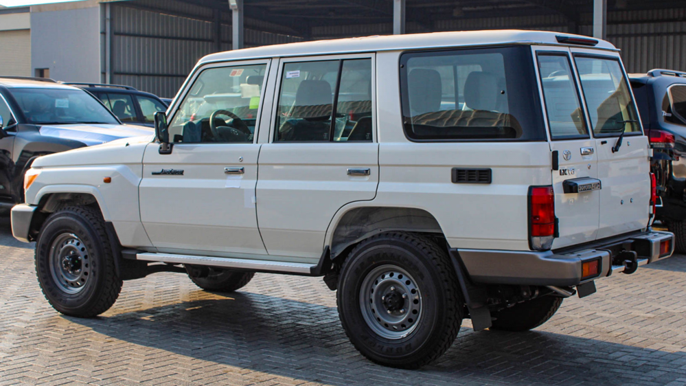 2023款丰田兰德酷路泽LC76 柴油版