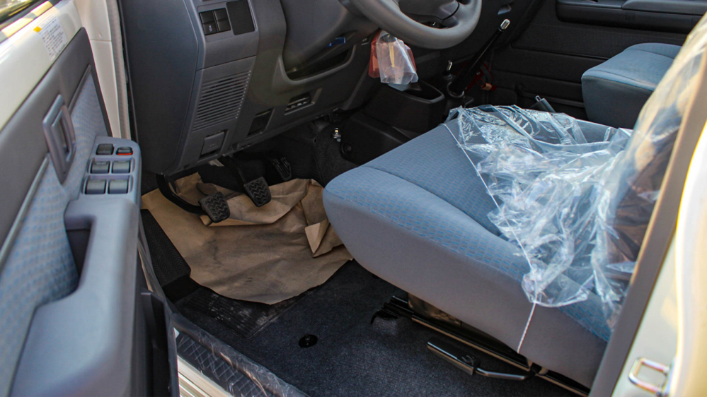 2023款丰田兰德酷路泽LC76 柴油版