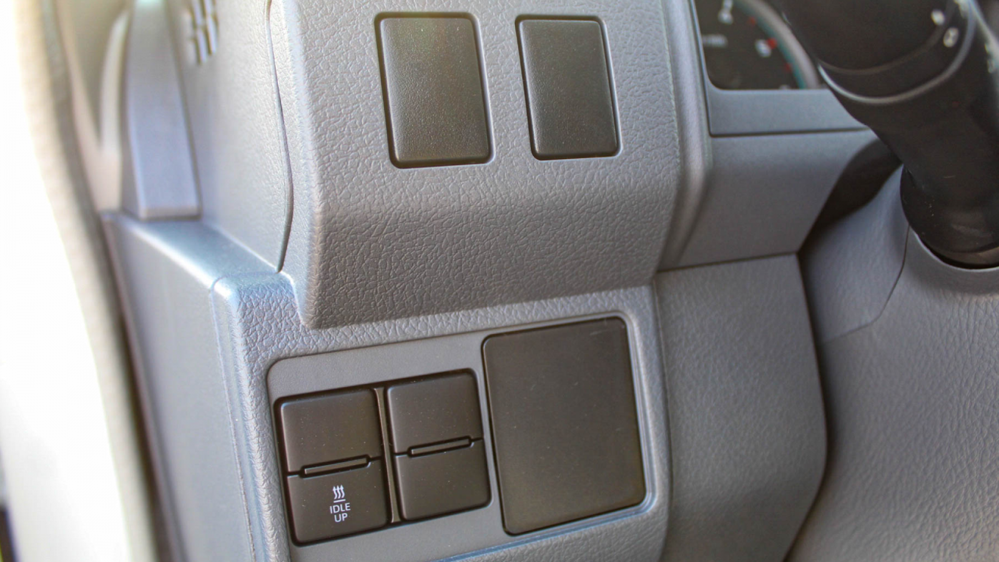 2023款丰田兰德酷路泽LC76 柴油版