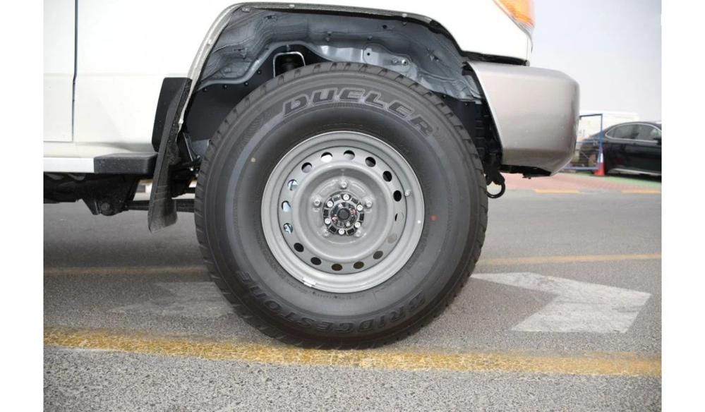 2023款丰田兰德酷路泽LC78 柴油