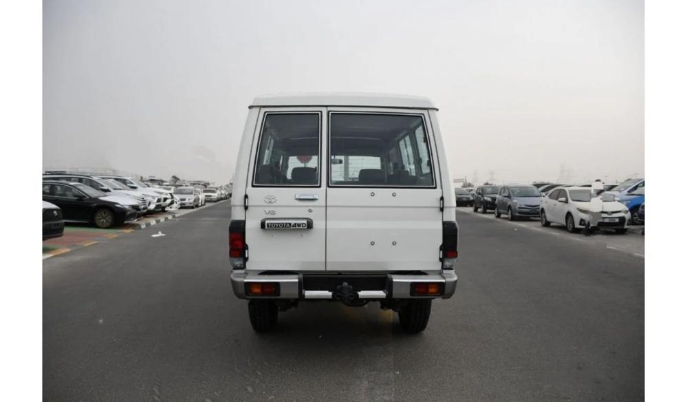 2023款丰田兰德酷路泽LC78 柴油