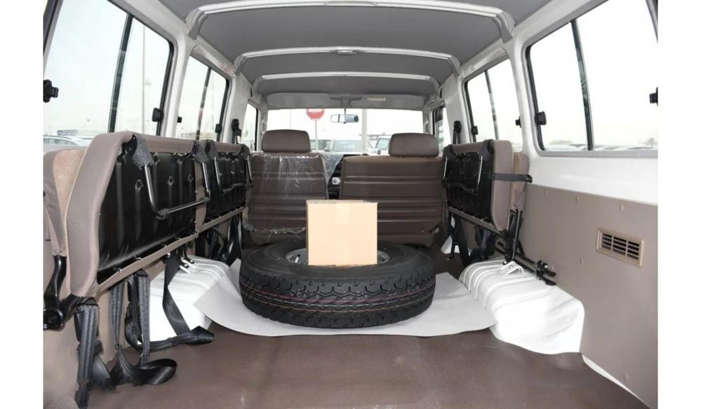 2023款丰田兰德酷路泽LC78 柴油