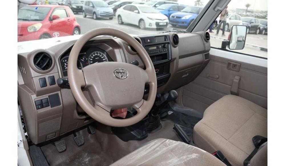 2023款丰田兰德酷路泽LC78 柴油