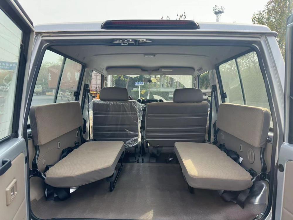 2023款中东版丰田LC71