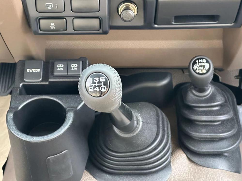 2023款中东版丰田LC71