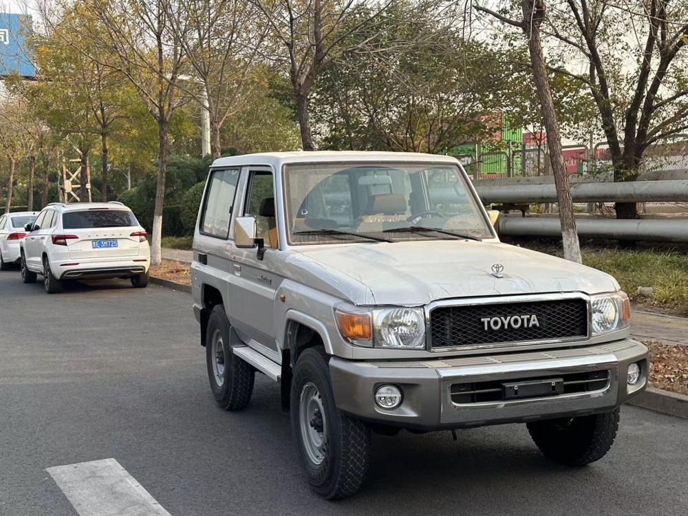 2023款丰田兰德酷路泽LC71 运兵车