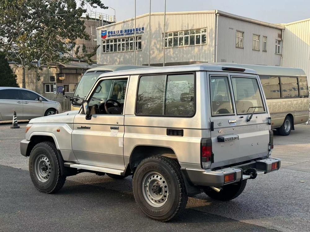 2023款丰田兰德酷路泽LC71 运兵车