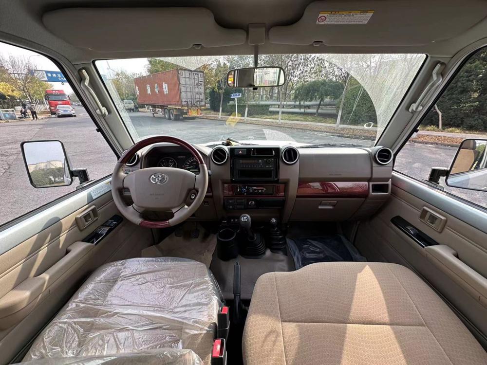 2023款丰田兰德酷路泽LC71 运兵车