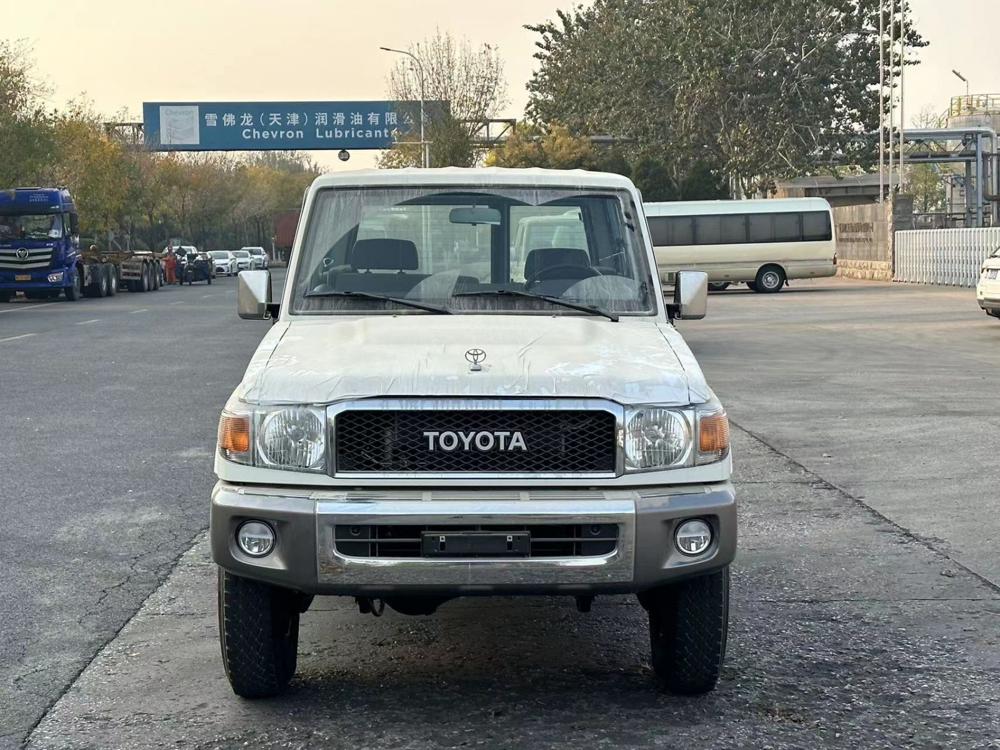 2023款丰田兰德酷路泽LC71