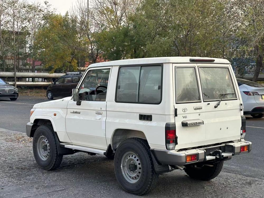 2023款丰田兰德酷路泽LC71