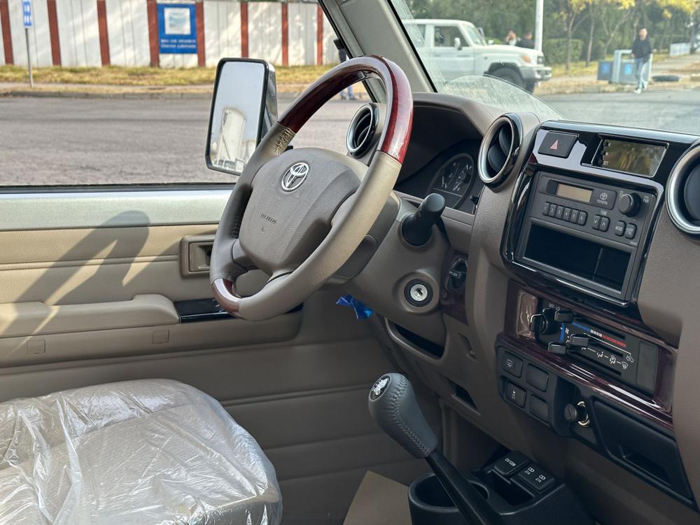 2023款丰田兰德酷路泽LC71