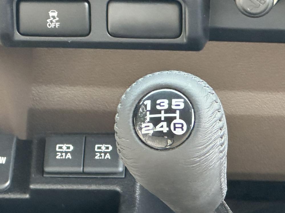 2023款丰田兰德酷路泽LC71